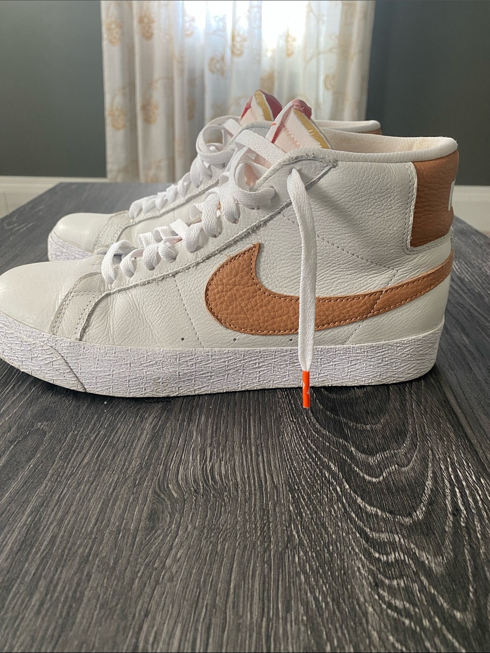 Nike Mens Mid-Top Sneakers. (Or Women) - Picture 4 of 16